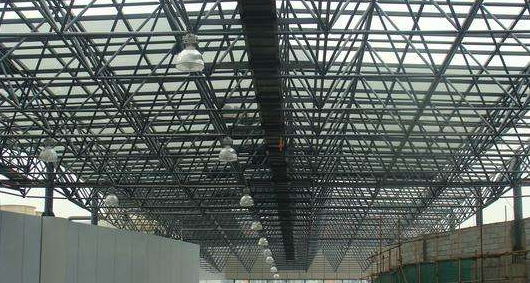 枣庄听网架公司的名目师阐述其网架的季节个性